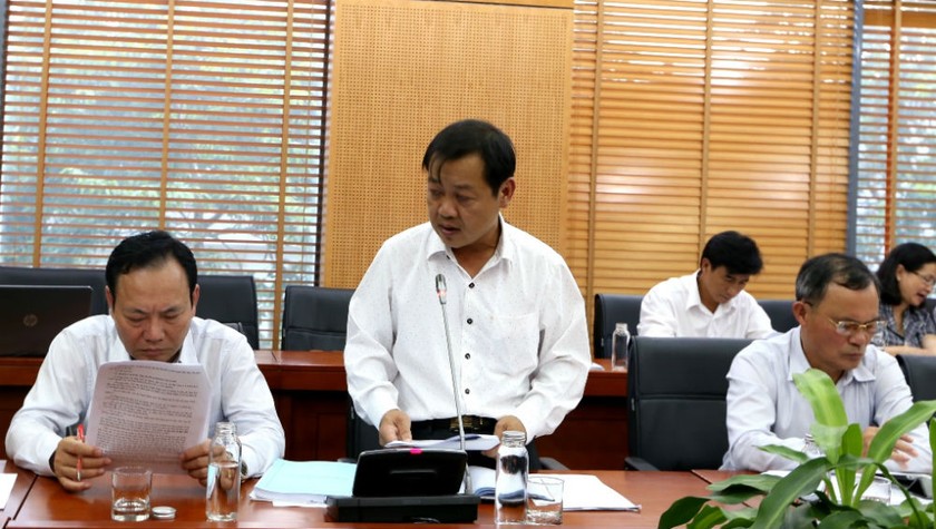 Giám đốc Sở Nội vụ tỉnh Lâm Đồng Trương Văn Hòa báo cáo tại Hội nghị