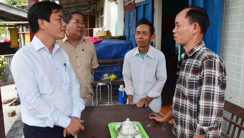 Phó Chủ tịch UBND tỉnh Nguyễn Văn Phương kiểm tra tình hình xây nhà thuộc dự án