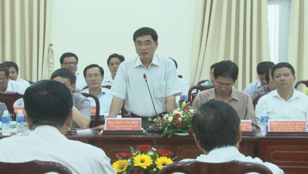 Ông Trần Văn Môn trong một cuộc làm việc về NTM tại Sa Đéc (Đồng Tháp).