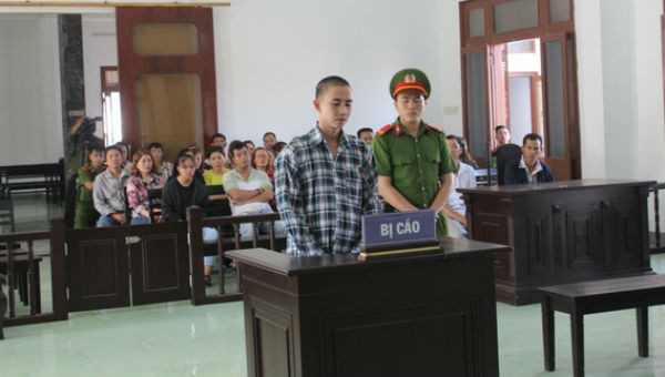 Bị cáo Dương nghe tòa tuyên án