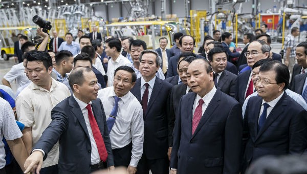 Thủ tướng Chính phủ Nguyễn Xuân Phúc thăm Nhà máy Vinfast của Tập đoàn Vingroup.
