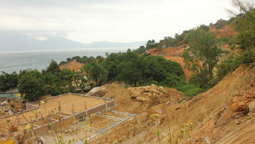 Nhiều công trình xây dựng trái phép tại Sơn Trà.