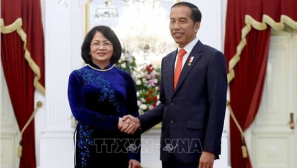 Phó Chủ tịch nước Đặng Thị Ngọc Thịnh và Tổng thống Indonesia Joko Widodo.