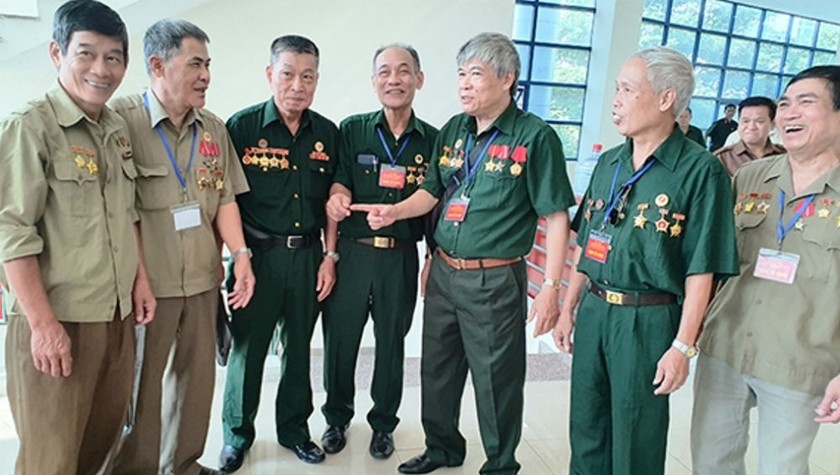 Các cựu QTN&CGVN gặp gỡ nhau trong dịp kỷ niệm 70 năm Ngày truyền thống QTN&CGVN tại Lào.