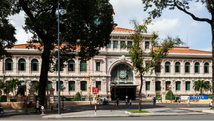Bưu điện Thành phố là địa điểm thu hút nhiều du khách khi đến TPHCM.