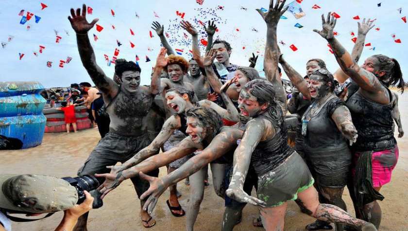 Lễ hội tắm bùn ở Boryeong (Hàn Quốc): Bẩn, dị nhưng… vui