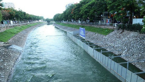 Hà Nội tính bơm nước sông Hồng làm sạch sông Tô Lịch. Hình minh họa.