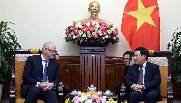 Phó Thủ tướng, Bộ trưởng Ngoại giao Phạm Bình Minh tiếp Quốc vụ khanh Bộ Ngoại giao Đức