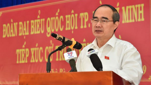 Bí thư Thành ủy TPHCM Nguyễn Thiện Nhân phát biểu trong buổi tiếp xúc cử tri Huyện Nhà Bè. 