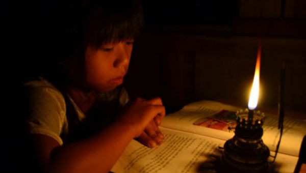 Dưới đèn đọc sách