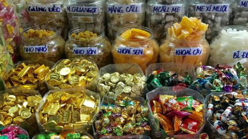 Bánh kẹo bán theo cân, không bao bì, không nơi sản xuất, hạn sử dụng.