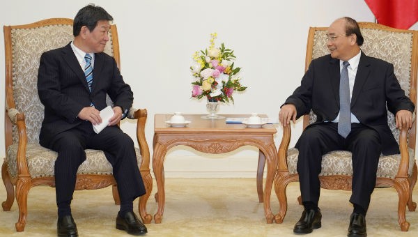 Thủ tướng Nguyễn Xuân Phúc và Bộ trưởng Ngoại giao Nhật Bản Motegi Toshimitsu