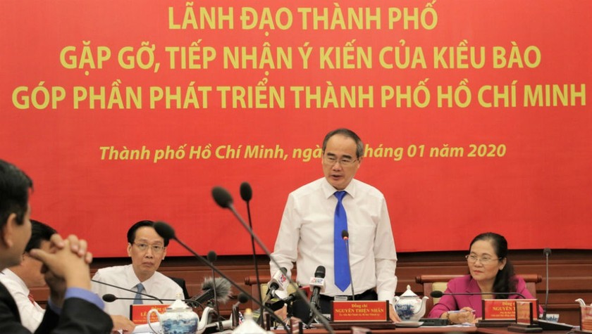 Bí thư Thành ủy Nguyễn Thiện Nhân bày tỏ sự ấn tượng với ý kiến của các chuyên gia.