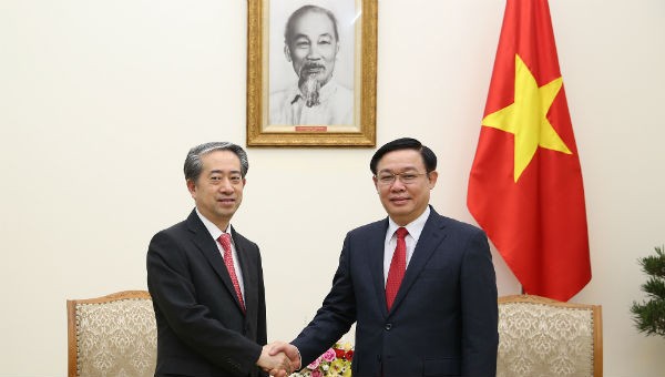 Phó Thủ tướng Vương Đình Huệ tiếp Đại sứ Trung Quốc Hùng Ba