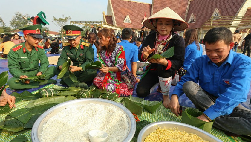 Chương trình “Gói bánh chưng xanh cùng người nghèo ăn Tết” là hoạt động nhân văn, ý nghĩa được tổ chức hàng năm tại Làng Văn hóa - Du lịch các dân tộc Việt Nam