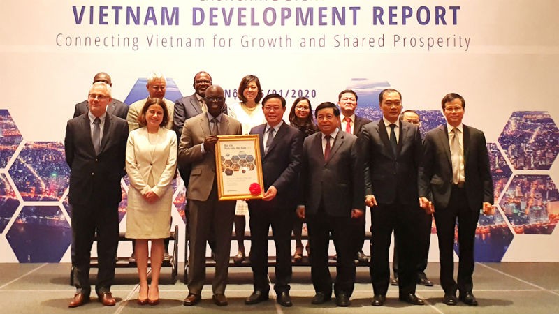 Phó Thủ tướng Vương Đình Huệ và ông Ousmane Dione, Giám đốc quốc gia, Ngân hàng Thế giới tại Việt Nam công bố Báo cáo Phát triển Việt Nam 2019