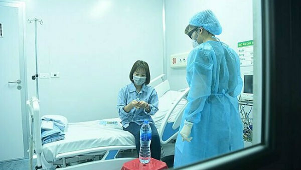 Một bệnh nhân đang được cách ly tại Bệnh viện Nhiệt đới Trung ương, Đông Anh, Hà Nội