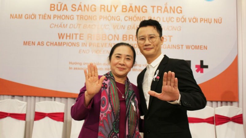 Ca sĩ - nhạc sĩ Hoàng Bách là Đại diện hình ảnh của phong trào HeForShe (Vì những phụ nữ xung quanh ta) tại Việt Nam.