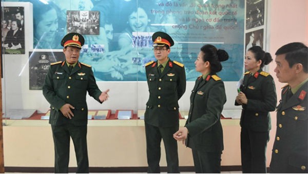 Thượng tướng Trần Quang Phương kiểm tra công tác chuẩn bị của Bảo tàng Lịch sử Quân sự Việt Nam.