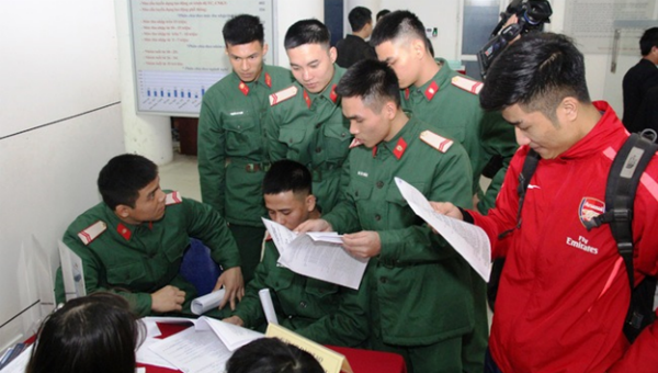 Quân nhân xuất ngũ tại Phiên giao dịch việc làm TP Hà Nội năm 2019.