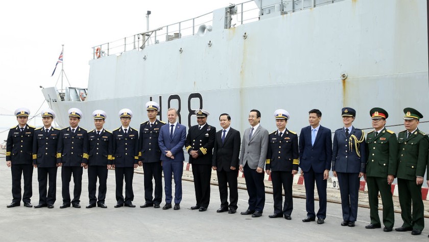 Chuyến thăm Việt Nam của tàu Hải quân Hoàng gia Anh nhân kỷ niệm 10 năm quan hệ đối tác chiến lược giữa hai quốc gia.
