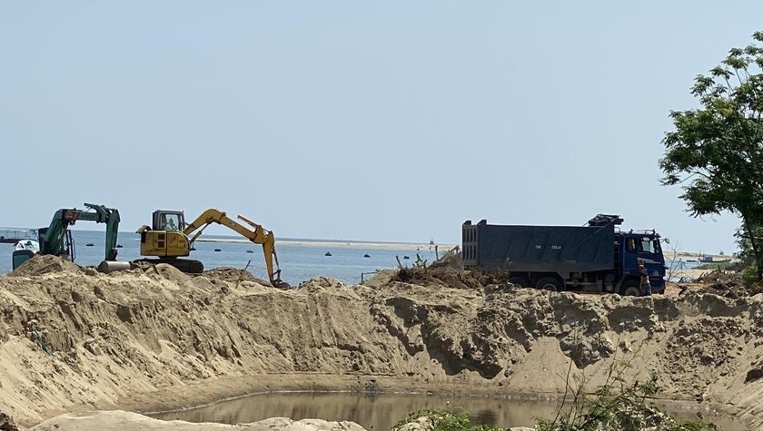 Vị trí Phú Gia Tiên khai thác cát trái phép công khai.