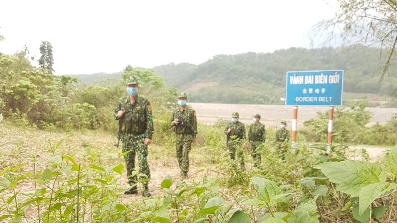 Các chiến sĩ Đồn Biên phòng Bát Xát, Lào Cai thực hiện tuần tra, kiểm soát biên giới.