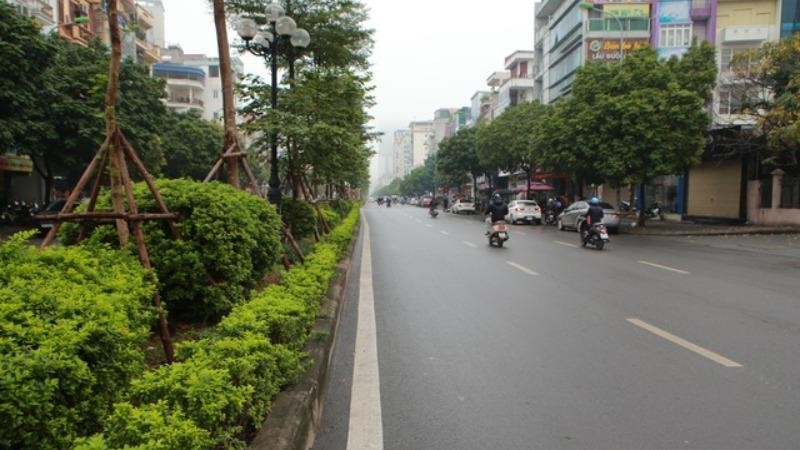 Đường phố Hà Nội thông thoáng hơn sau giãn cách xã hội.