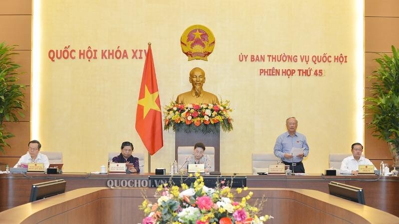 Phó Chủ tịch Quốc hội Uông Chu Lưu điều hành nội dung thảo luận.