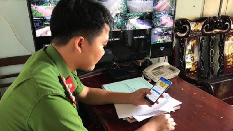 Công an tỉnh Đắk Lắk tiếp nhận, xử lý tin báo về an ninh trật tự qua mạng xã hội. 