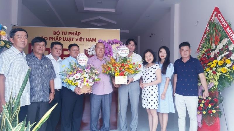 Văn phòng Đại diện Báo PLVN tại Tiền Giang đã nhận được sự động viên, chúc mừng từ nhiều cơ quan, đơn vị tại địa phương.
