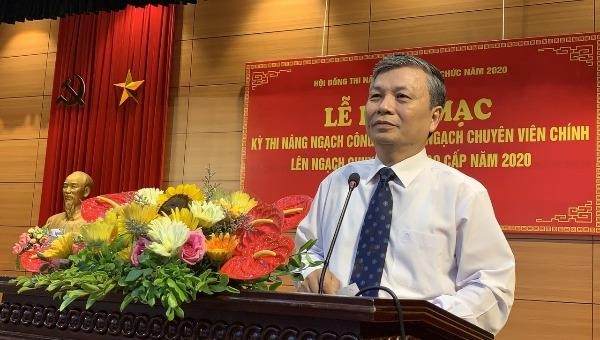 Thứ trưởng Nguyễn Trọng Thừa phát biểu khai mạc kỳ thi.