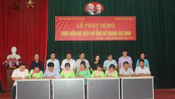 Lễ phát động và đăng ký thực hiện thí điểm Bộ tiêu chí ứng xử trong gia đình tại xã Cốc San (Lào Cai).