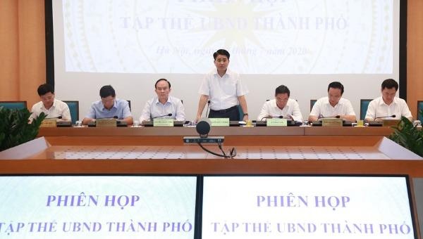 Chủ tịch UBND thành phố Hà Nội Nguyễn Đức Chung phát biểu tại phiên họp.
