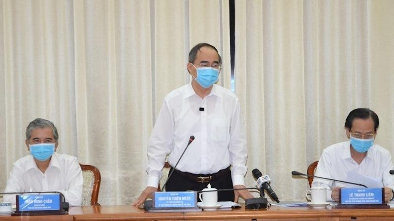 Bí thư Thành ủy TPHCM Nguyễn Thiện Nhân phát biểu tại cuộc họp.