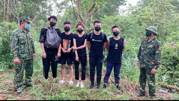 Nhóm người Trung Quốc vượt đường rừng nhập cảnh trái phép vào Việt Nam bị lực lượng Biên phòng Quảng Ninh bắt giữ.
