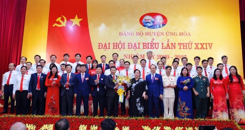 Ban Chấp hành Đảng bộ huyện Ứng Hòa lần thứ XXIV, nhiệm kỳ 2020-2025 ra mắt.