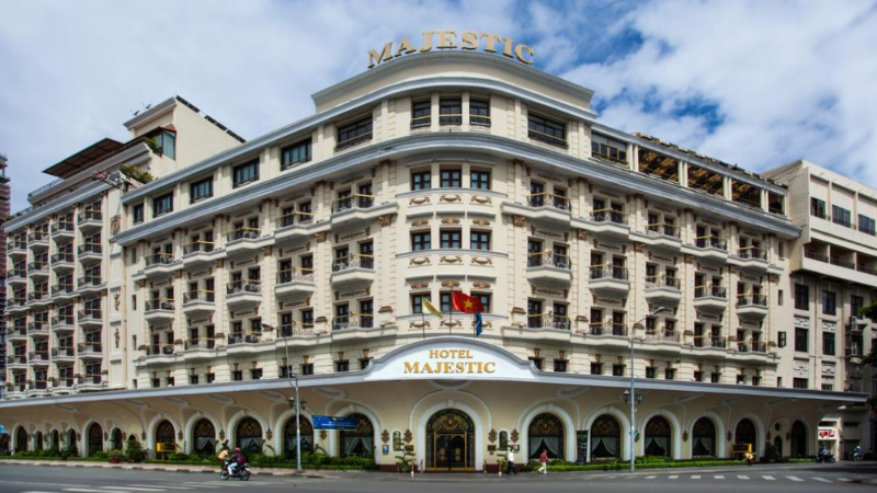 Khách sạn Majestic Sài Gòn giảm giá sâu.