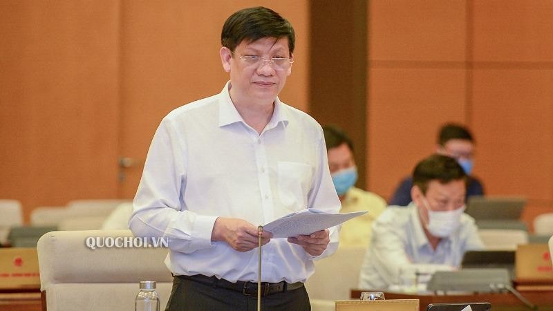Quyền Bộ trưởng Bộ Y tế Nguyễn Thanh Long trình bày tờ trình dự án Luật sửa đổi, bổ sung một số điều của Luật Phòng, chống HIV/AIDS.