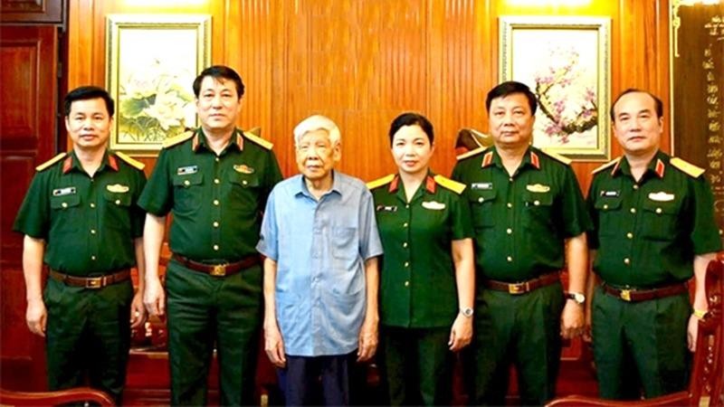 Nguyên Tổng Bí thư Lê Khả Phiêu, Đại tướng Lương Cường và cán bộ Cơ quan Tổng cục Chính trị.