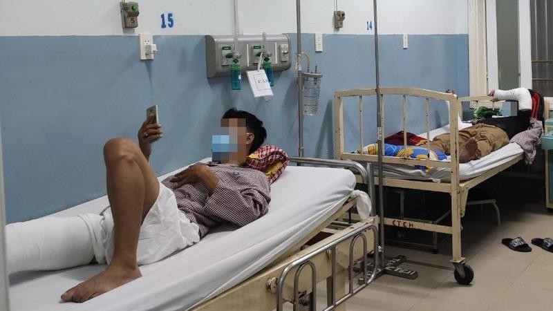Bệnh nhân vụ tai nạn được điều trị tại bệnh viện Nhân dân Gia Định. Ảnh VOV.