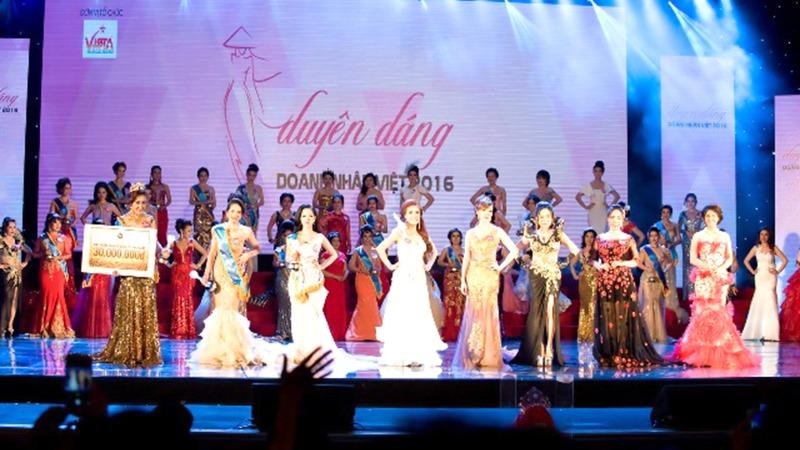 Chung kết cuộc thi “Duyên dáng Doanh nhân Việt Nam” năm 2016 có 33/50 thí sinh đạt danh hiệu Hoa khôi, Á khôi.