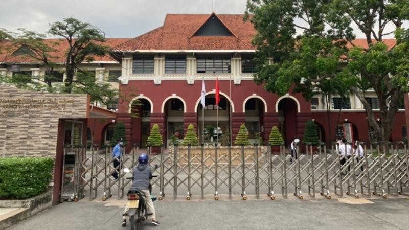 Trường tư thục Nguyễn Khuyến bị xử phạt vì cho học sinh đi học trở lại.