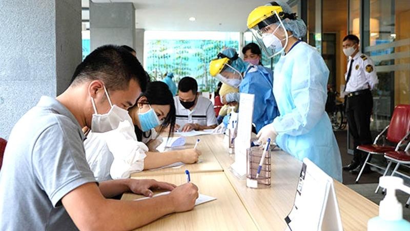 Bệnh nhân được sàng lọc khi đến khám tại Bệnh viện Việt Pháp Hà Nội. 