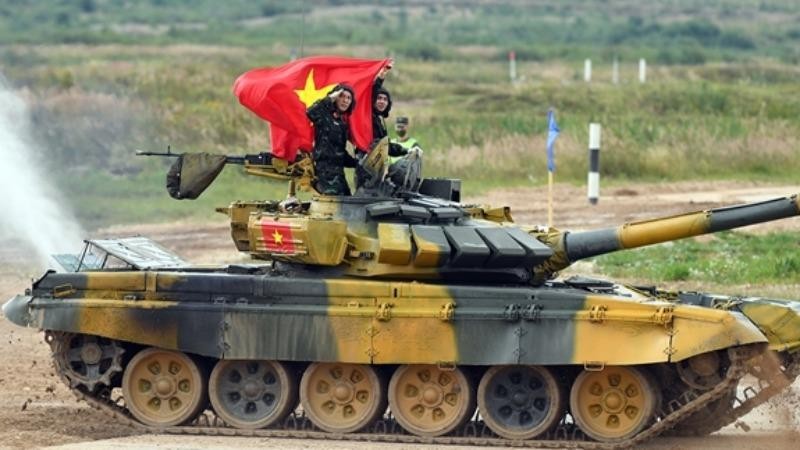 Kíp xe tăng của QĐND Việt Nam về đích.