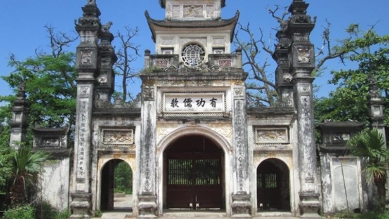 Cổng đền thờ Sĩ Nhiếp (Thuận Thành, Bắc Ninh).