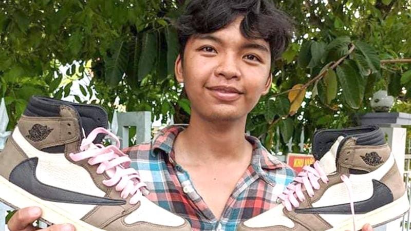  Cậu bé An Giang gây tranh cãi vì bỏ 2 năm tiền lương bốc vác để sắm giày hiệu.