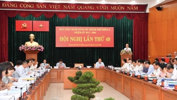 Bí thư Thành ủy TPHCM Nguyễn Thiện Nhân phát biểu tại Hội nghị lần thứ 49 Ban Chấp hành Đảng bộ TPHCM khóa X.