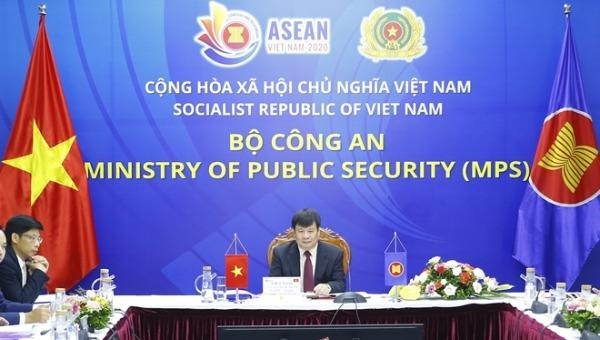 Trung tướng Nguyễn Thanh Sơn, Cục trưởng Cục Đối ngoại phát biểu tại hội nghị.