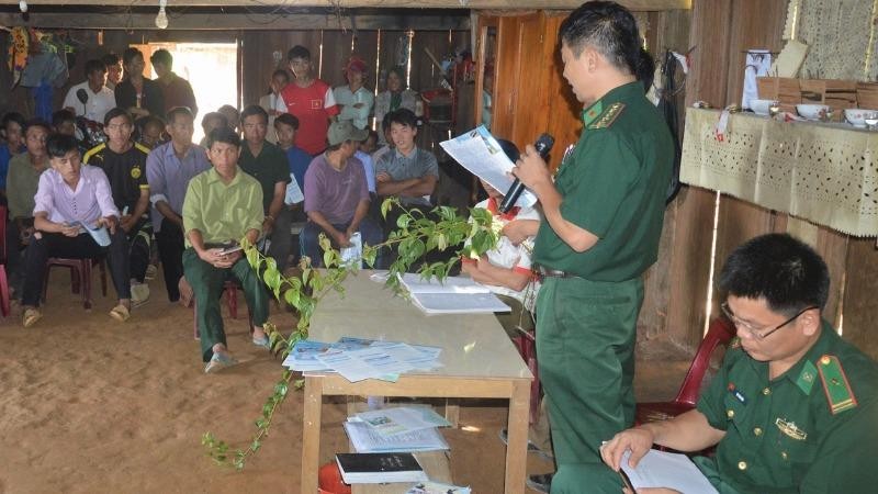 BĐBP Nghệ An phối hợp với địa phương tuyên truyền vận động quần chúng nhân dân về tác hại của cây lá ngón.
